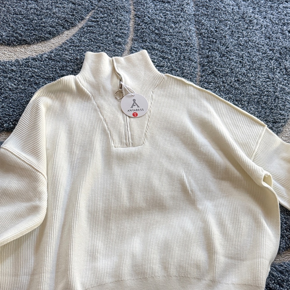 NWT!! Anrabess Elegant Cream Ribbed Sweater with zip